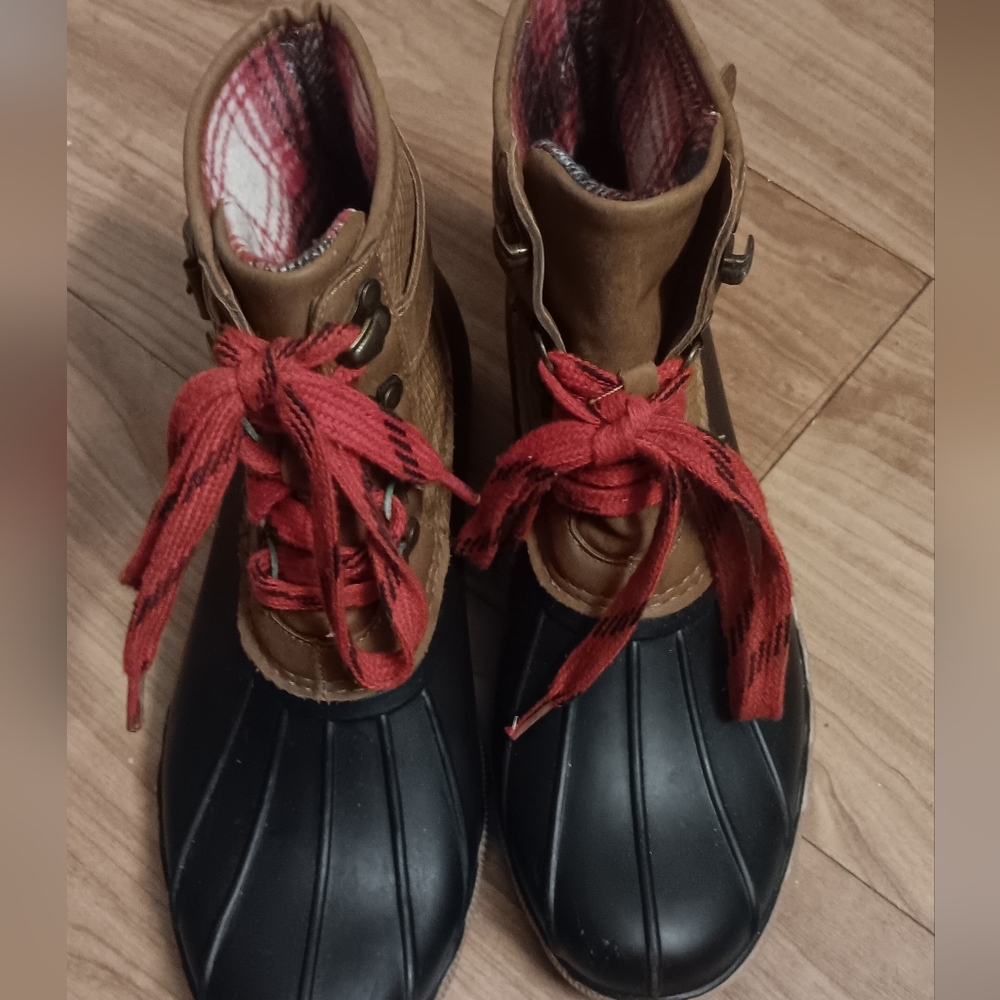 Women's Sz. 8.5 Tan And Navy Duck Boots, With Red Plaid Flannel Lining/laces.
